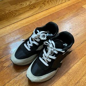 Off-White Black and White Men's Sneakers